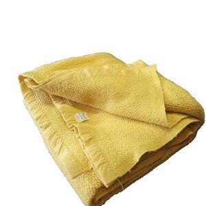 JCPenney Fashion Manor Yellow Gold Blanket Throw Bed Satin Edge Trim 67 X 84 Vtg